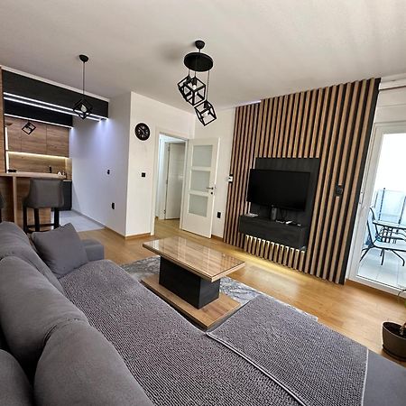 Stan Na Dan Viktor-Lukavica Appartement SJJ Buitenkant foto