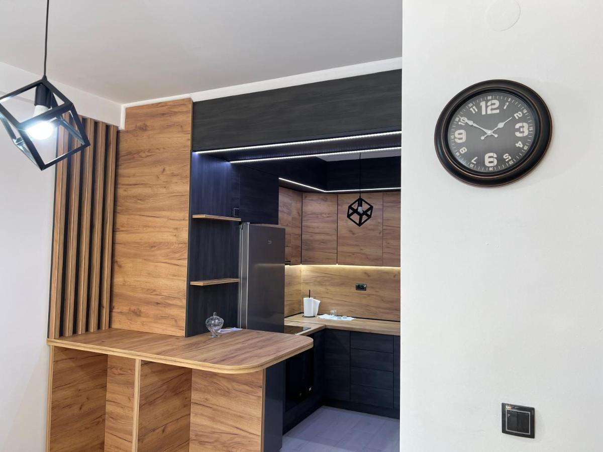 Stan Na Dan Viktor-Lukavica Appartement SJJ Buitenkant foto