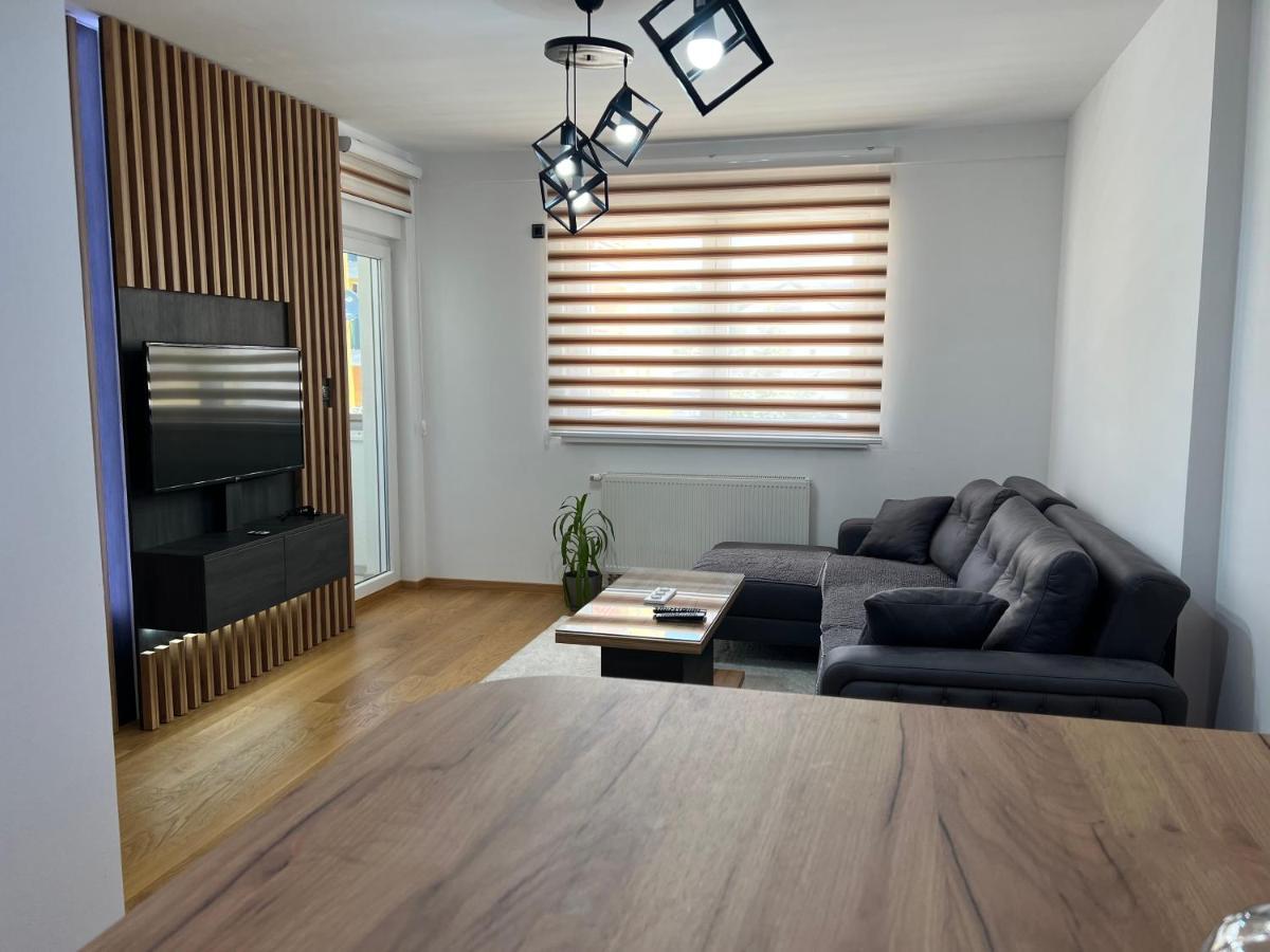 Stan Na Dan Viktor-Lukavica Appartement SJJ Buitenkant foto