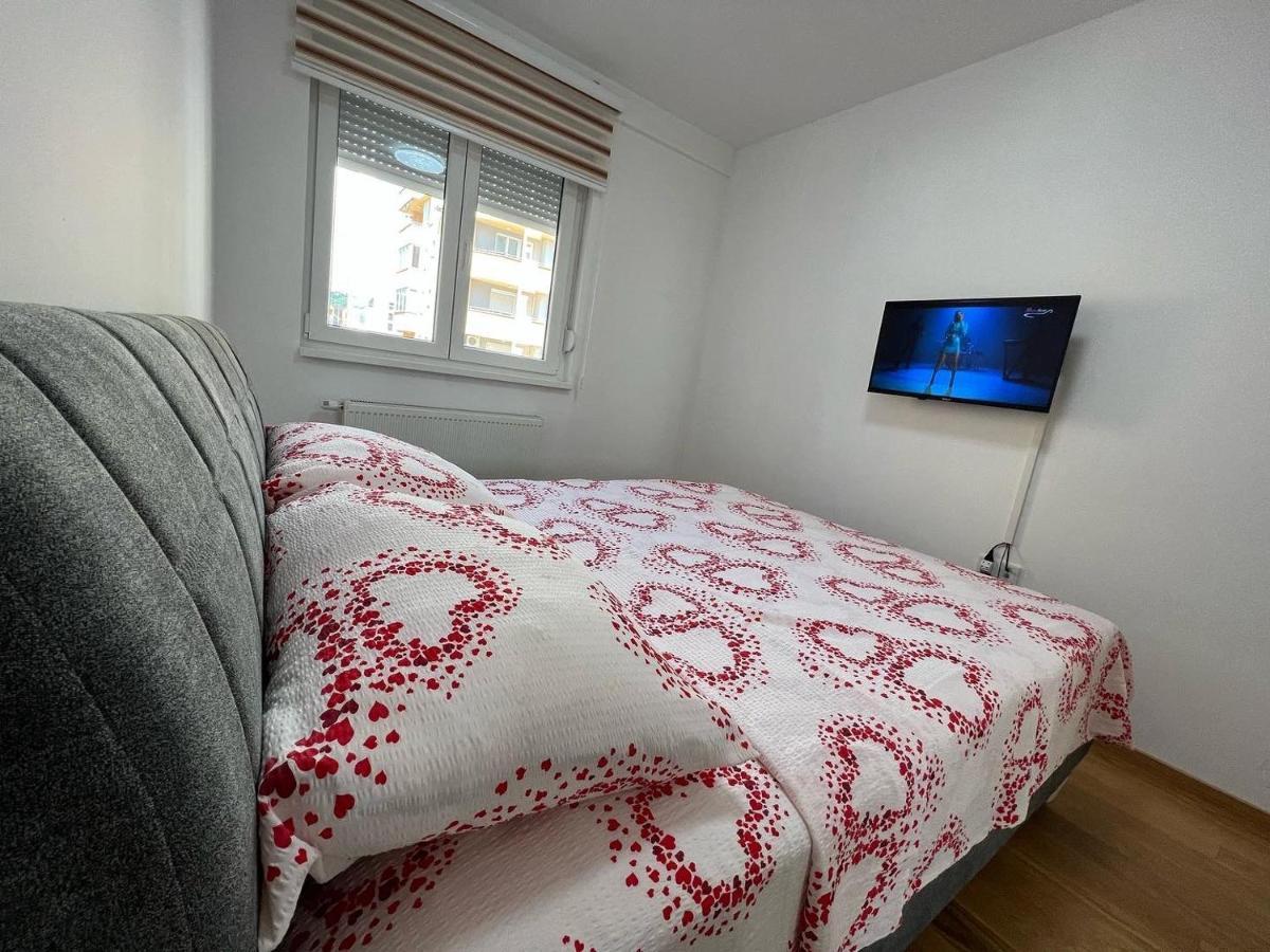 Stan Na Dan Viktor-Lukavica Appartement SJJ Buitenkant foto