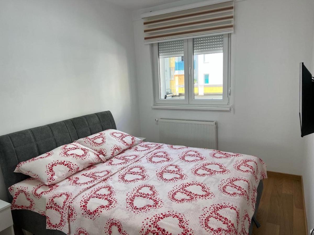 Stan Na Dan Viktor-Lukavica Appartement SJJ Buitenkant foto