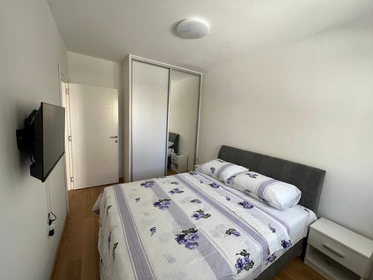 Stan Na Dan Viktor-Lukavica Appartement SJJ Buitenkant foto