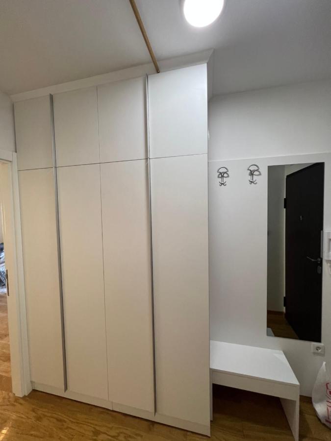 Stan Na Dan Viktor-Lukavica Appartement SJJ Buitenkant foto