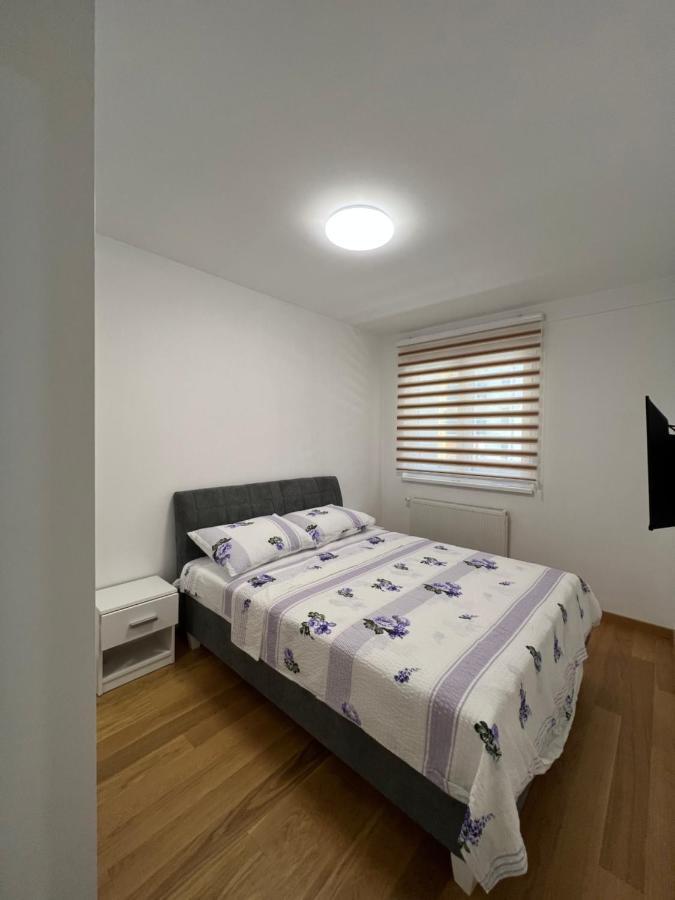 Stan Na Dan Viktor-Lukavica Appartement SJJ Buitenkant foto