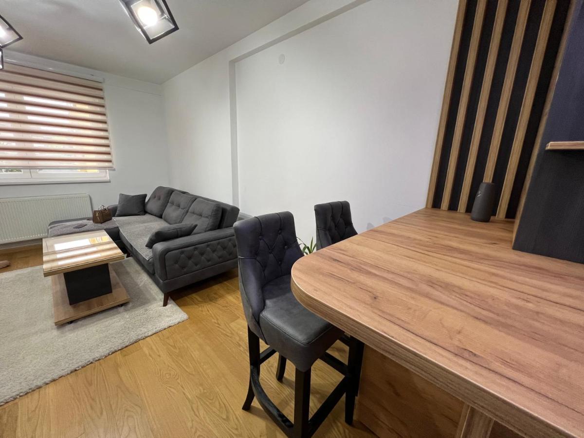 Stan Na Dan Viktor-Lukavica Appartement SJJ Buitenkant foto