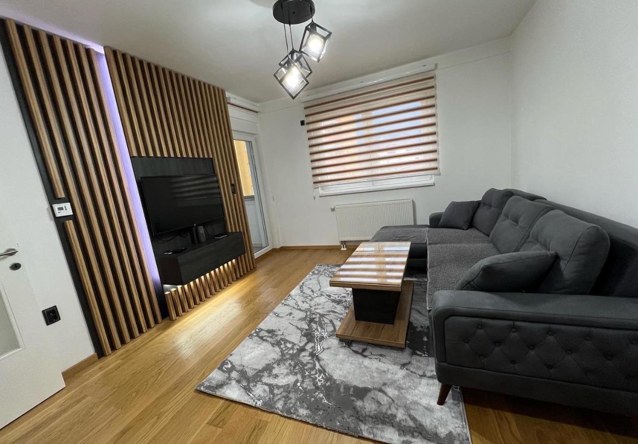 Stan Na Dan Viktor-Lukavica Appartement SJJ Buitenkant foto