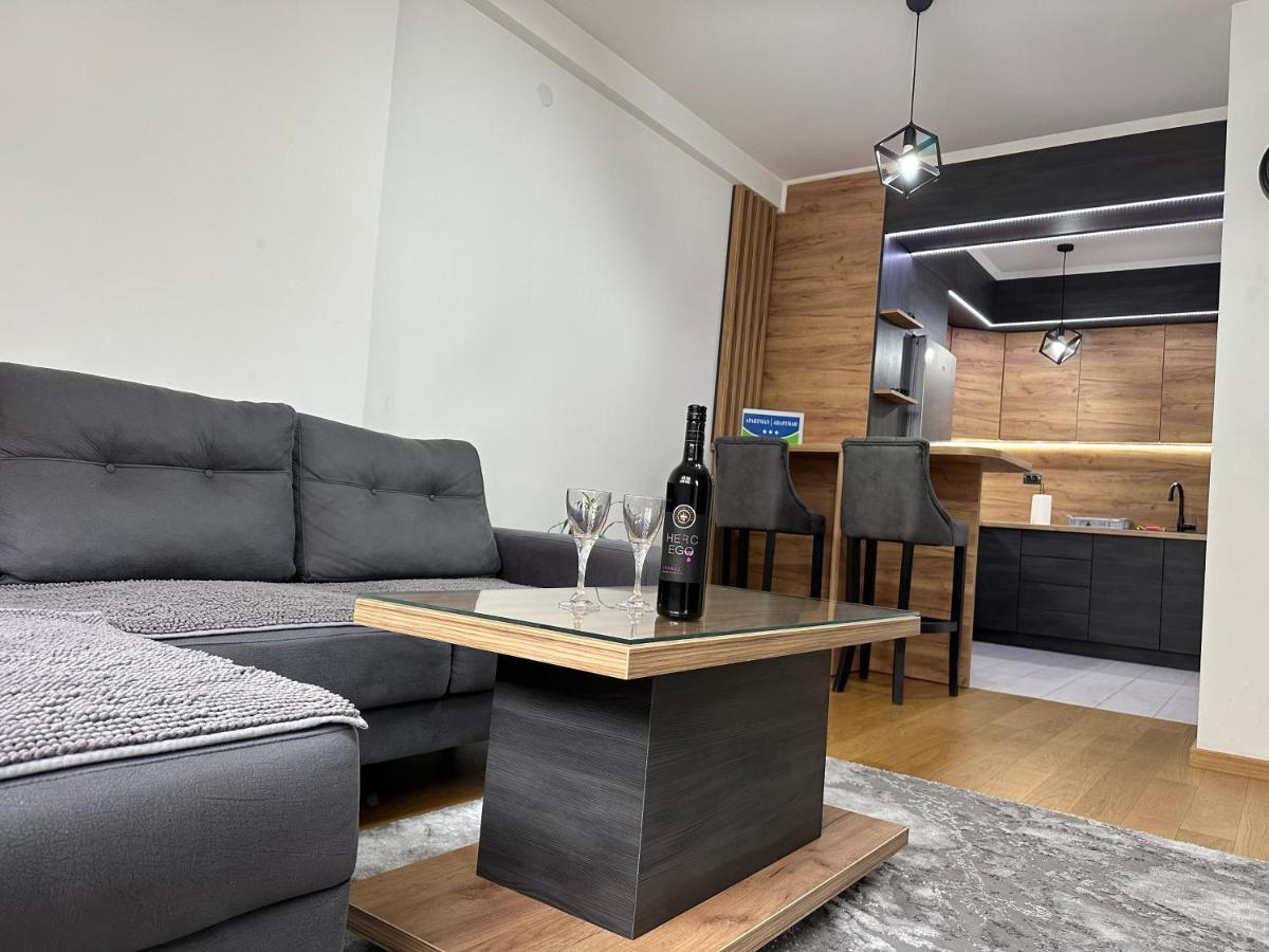 Stan Na Dan Viktor-Lukavica Appartement SJJ Buitenkant foto