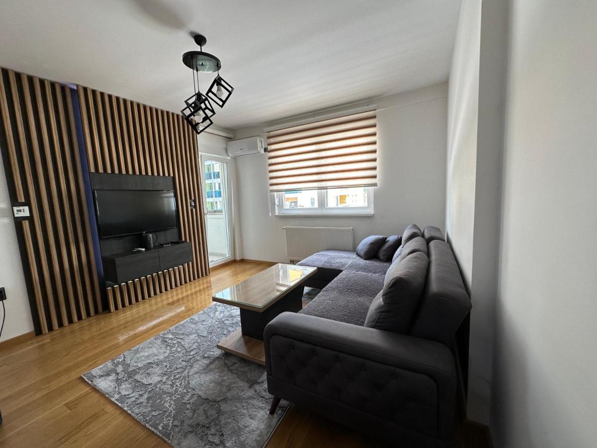 Stan Na Dan Viktor-Lukavica Appartement SJJ Buitenkant foto