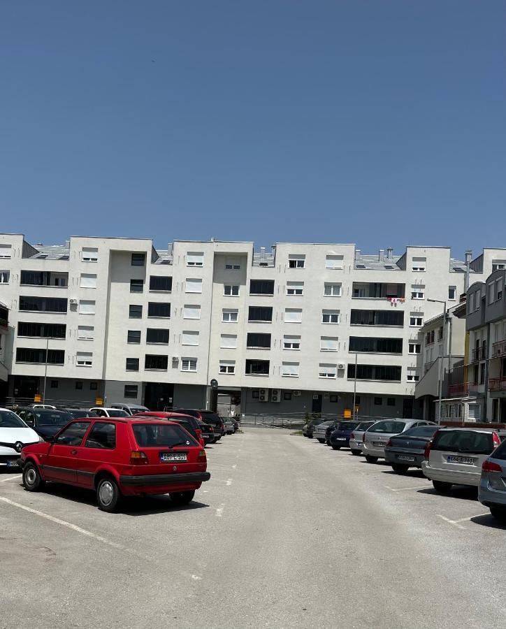 Stan Na Dan Viktor-Lukavica Appartement SJJ Buitenkant foto